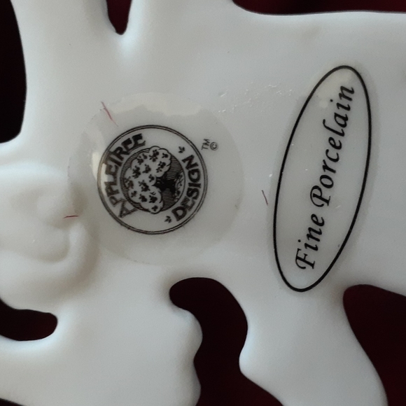 NWT Apple Tree Design Porcelain Angel w/ Horn Wall Hanging. - Picture 4 of 8